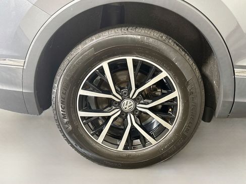 Used 2021 Volkswagen Tiguan SE w/ Panoramic Sunroof Package AWD/4WD image 33