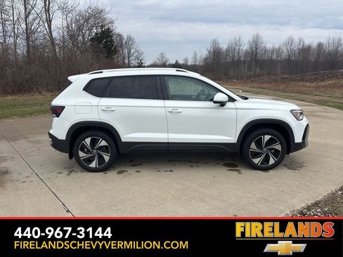 Used 2025 Volkswagen Taos SE AWD/4WD image 10