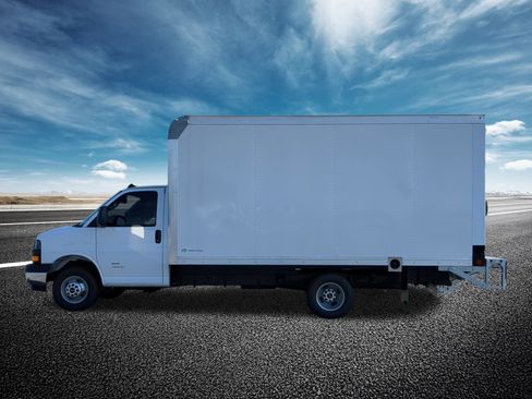 New 2025 GMC Savana 4500 w/ Power Convenience Package image 26