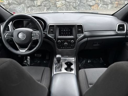 Used 2019 Jeep Grand Cherokee Laredo AWD/4WD image 9