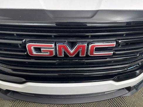 Used 2023 GMC Terrain SLE w/ Elevation Edition image 9