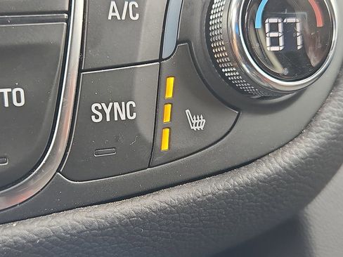 Used 2023 Chevrolet Equinox LT image 31