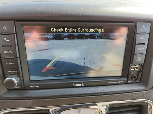 Used 2016 Chrysler Town & Country Touring image 14