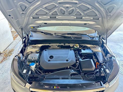 Used 2024 Volvo XC40 B5 Core image 33