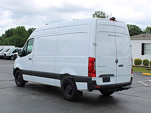 Used 2025 Mercedes-Benz Sprinter 2500 image 4