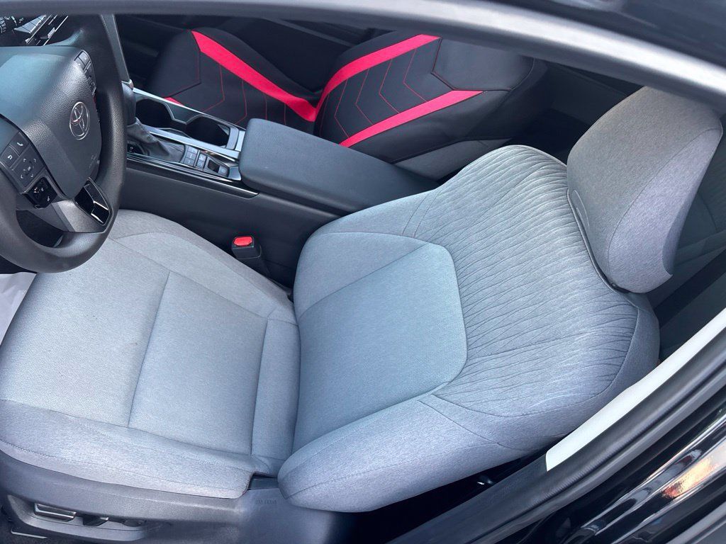 Used 2025 Toyota Camry LE w/ Convenience Package FWD image 15