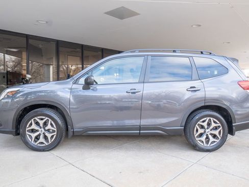 Used 2023 Subaru Forester Premium image 4