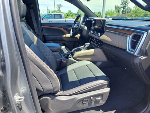 Used 2025 GMC Canyon Denali AWD/4WD image 27