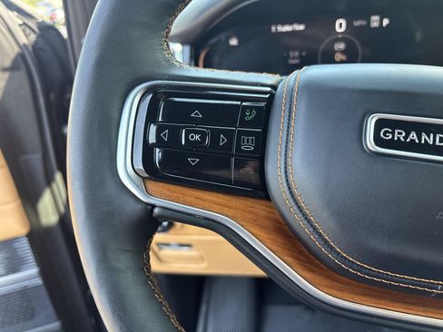 Used 2025 Jeep Grand Wagoneer L Series III w/ Rear Seat Video Group 1 AWD/4WD image 20