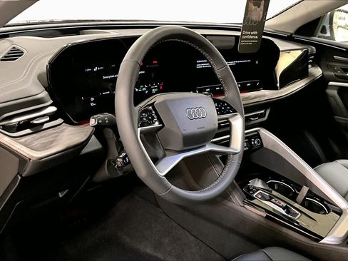 Used 2025 Audi Q5 Premium Plus w/ Premium Plus AWD/4WD image 8
