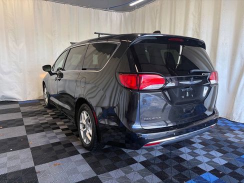 Used 2018 Chrysler Pacifica Touring Plus w/ Tire & Wheel Group FWD image 5