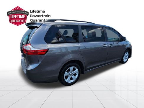 Used 2020 Toyota Sienna LE w/ LE Preferred Package FWD image 8