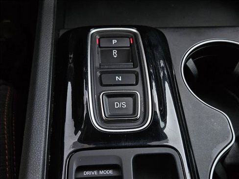 Used 2025 Honda Pilot Sport image 14