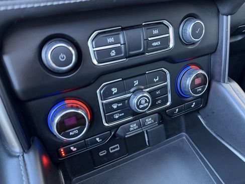 Used 2022 Chevrolet Tahoe LT w/ Luxury Package image 25