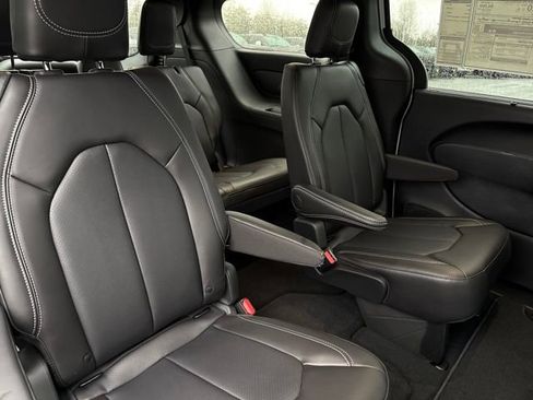 New 2026 Chrysler Pacifica Select image 21