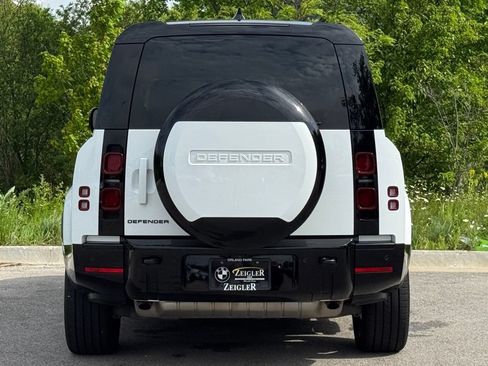 Used 2024 Land Rover Defender 130 X-Dynamic SE AWD/4WD image 5