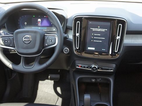 New 2025 Volvo XC40 B5 Core w/ Protection Package Premier image 11