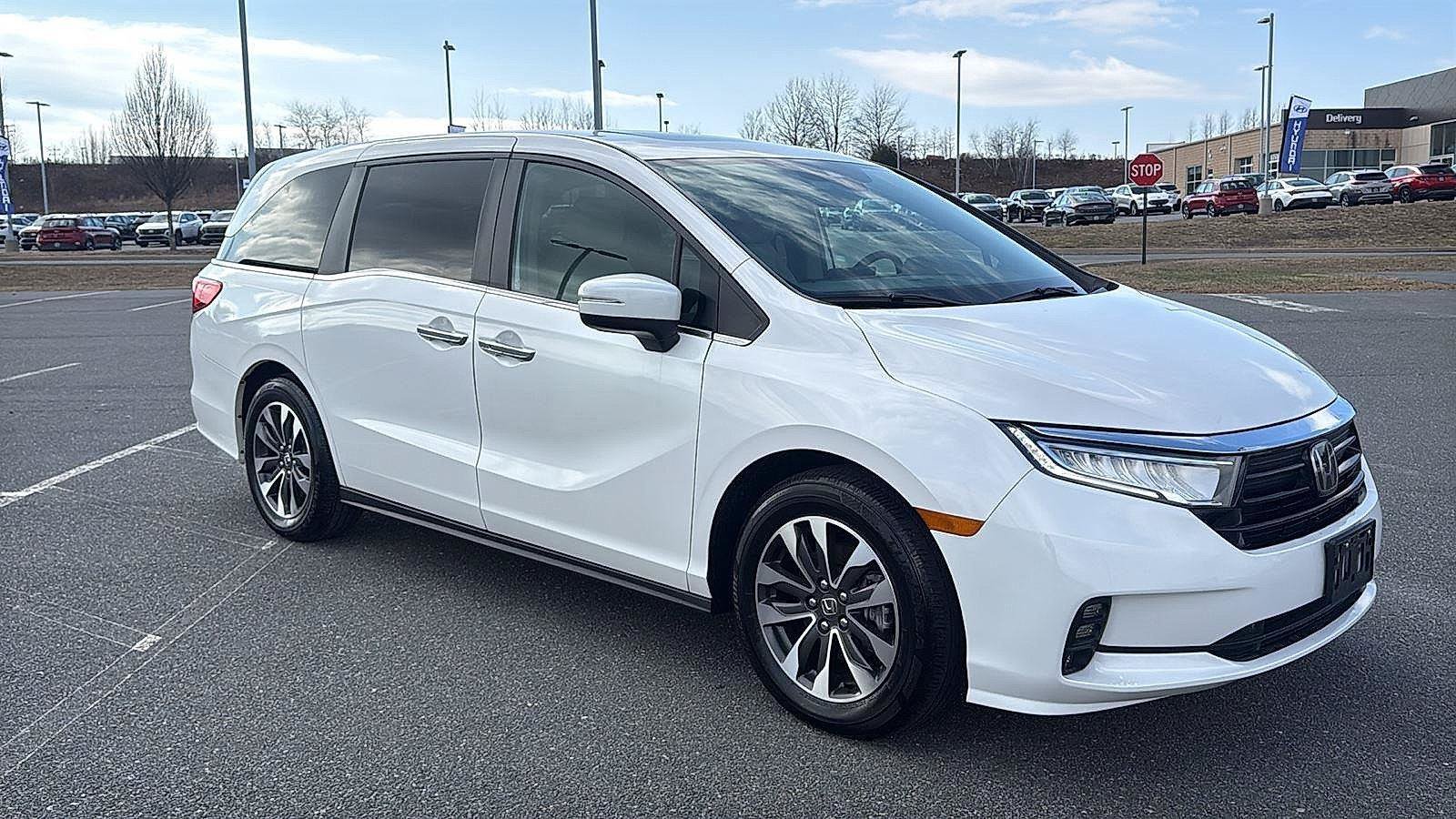 Used 2024 Honda Odyssey EX-L image 2