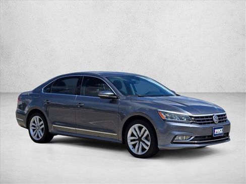 Used 2017 Volkswagen Passat 1.8T SEL Premium FWD image 3