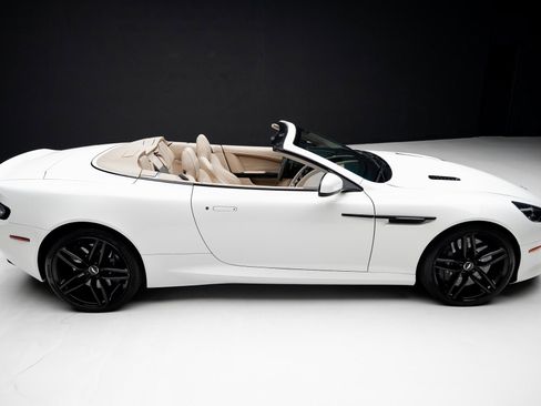 Used 2016 Aston Martin DB9 GT image 37