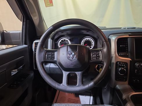 Used 2019 RAM 1500 Classic SLT AWD/4WD image 11