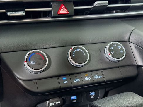 Certified 2025 Hyundai Elantra SE image 15