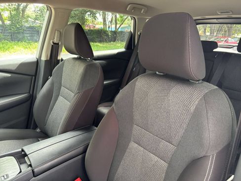 Used 2025 Nissan Rogue SV FWD image 37