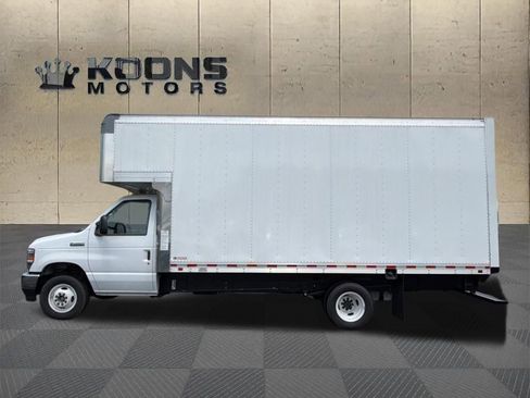 New 2026 Ford E-450 and Econoline 450 Super Duty w/ Driver's Safety Package RWD image 4