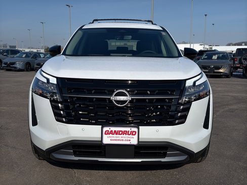 New 2026 Nissan Pathfinder SL image 3