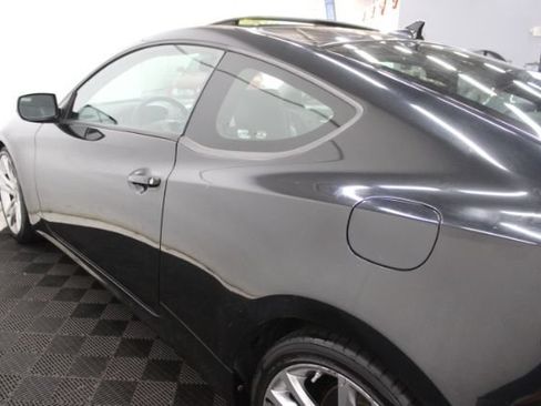 Used 2011 Hyundai Genesis 3.8 RWD image 9