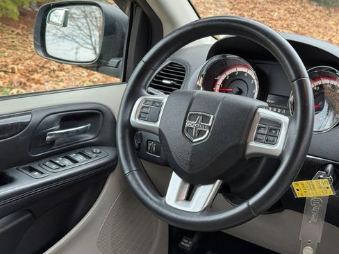 Used 2013 Dodge Grand Caravan SXT w/ UConnect Hands-Free Group image 14