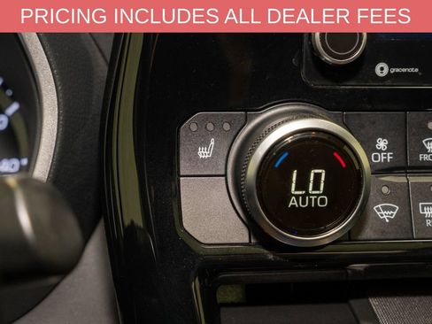 Used 2020 Toyota Highlander XLE FWD image 18