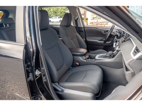 Used 2020 Toyota RAV4 LE image 14