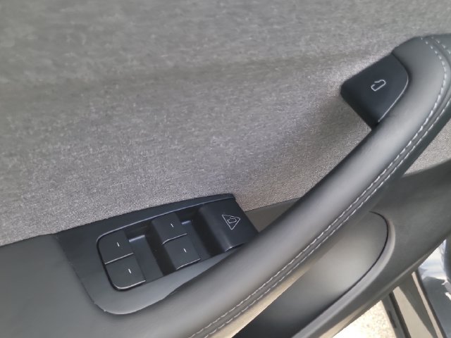 Used 2026 Tesla Model Y Long Range AWD/4WD image 18