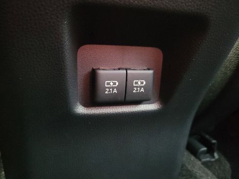 Used 2021 Toyota RAV4 XLE AWD/4WD image 10