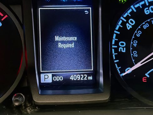 Used 2022 Toyota Tacoma TRD Off-Road w/ Technology Package image 8