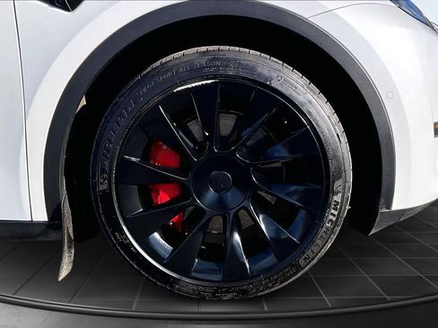 Used 2021 Tesla Model Y Long Range image 33