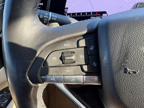 Used 2024 Cadillac Escalade Premium Luxury AWD/4WD image 19