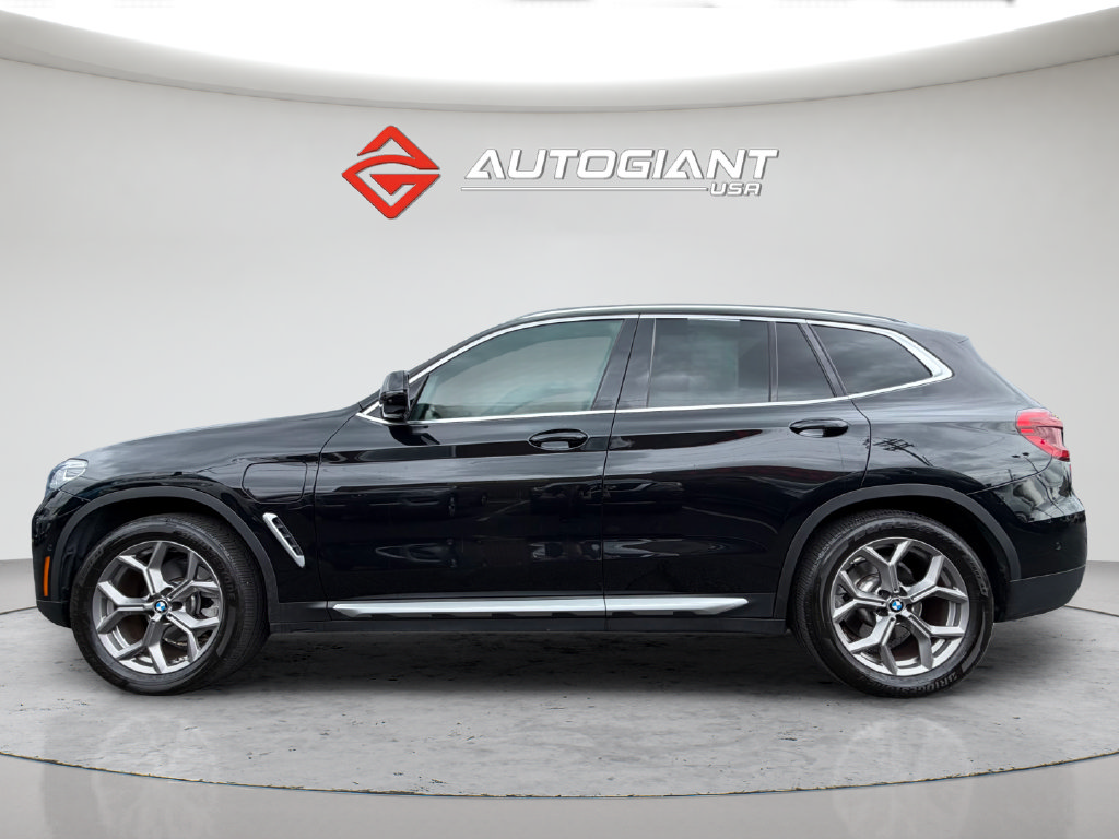 Used 2021 BMW X3 xDrive30e w/ Executive Package AWD/4WD image 2
