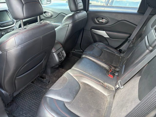 Used 2018 Jeep Cherokee Trailhawk w/ Comfort/Convenience Group AWD/4WD image 8