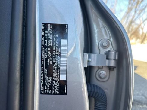 Certified 2025 Volvo V60 B5 Cross Country Plus image 33