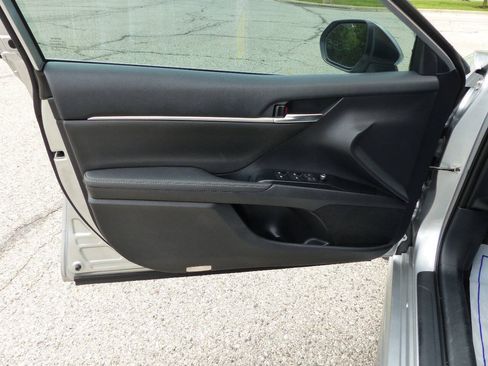 Used 2019 Toyota Camry XSE FWD image 21
