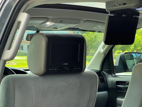 Used 2014 Toyota Sequoia SR5 RWD image 18