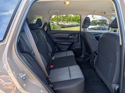 Certified 2025 Nissan Rogue SV AWD/4WD image 17