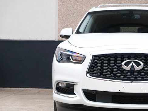 Used 2017 INFINITI QX60 Luxe w/ Deluxe Technology Package image 3