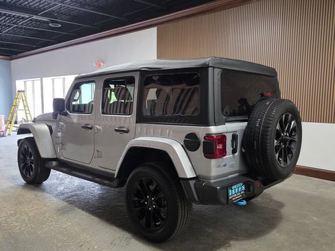 Used 2022 Jeep Wrangler Unlimited Sahara AWD/4WD image 6