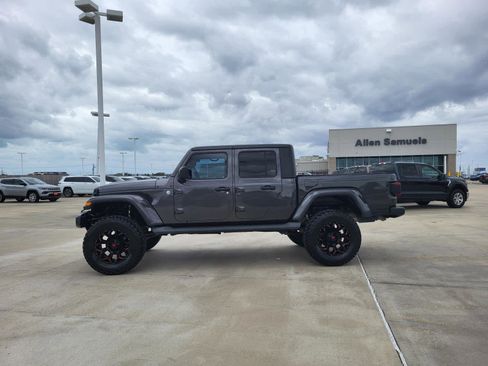 Used 2020 Jeep Gladiator Overland image 2