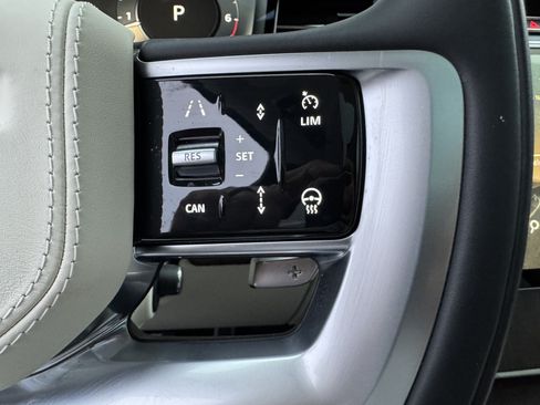 Certified 2025 Land Rover Range Rover SE AWD/4WD image 17