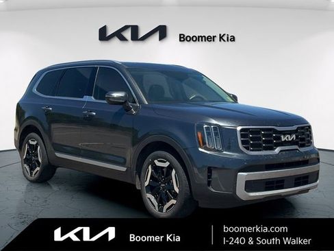Used 2024 Kia Telluride S w/ S Sunroof Package FWD image 3