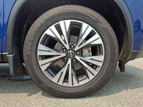Used 2023 Nissan Rogue SV AWD/4WD image 8
